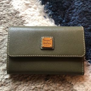Dooney & Bourke wallet